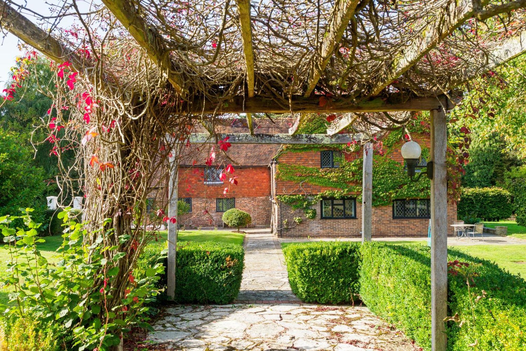 Country Cottage 2Br With Hot Tub And Tennis Court Chiddingly Zewnętrze zdjęcie