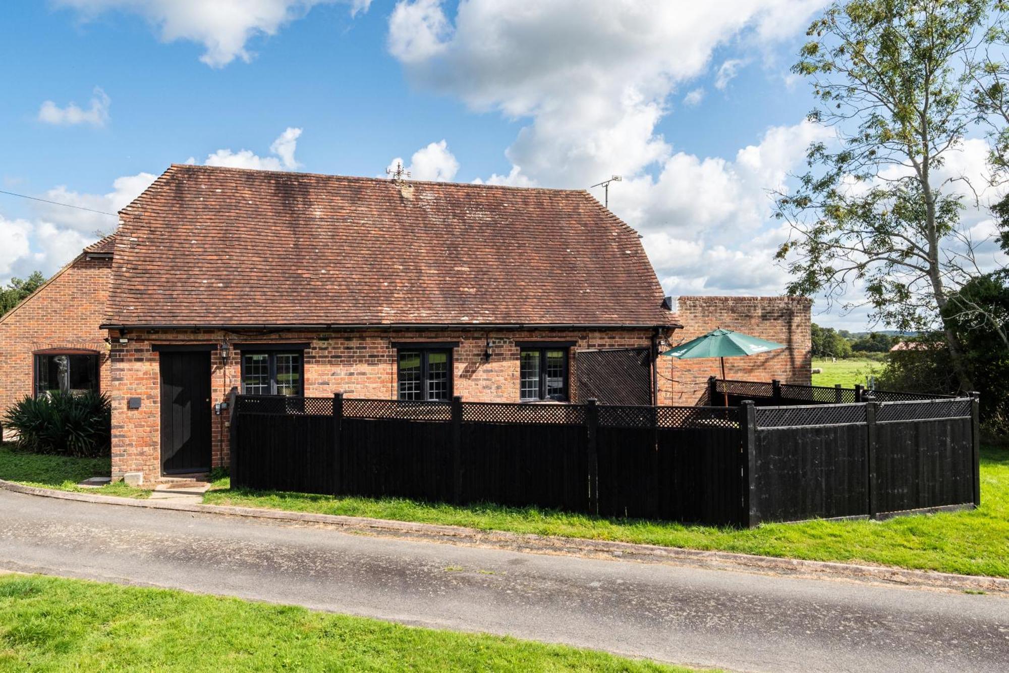 Country Cottage 2Br With Hot Tub And Tennis Court Chiddingly Zewnętrze zdjęcie