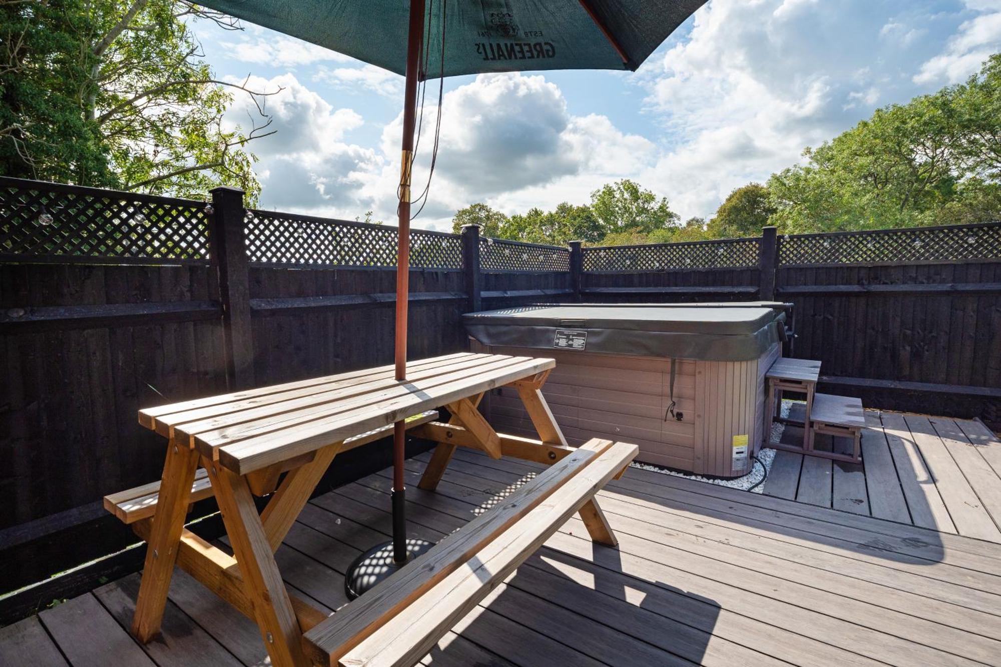 Country Cottage 2Br With Hot Tub And Tennis Court Chiddingly Zewnętrze zdjęcie